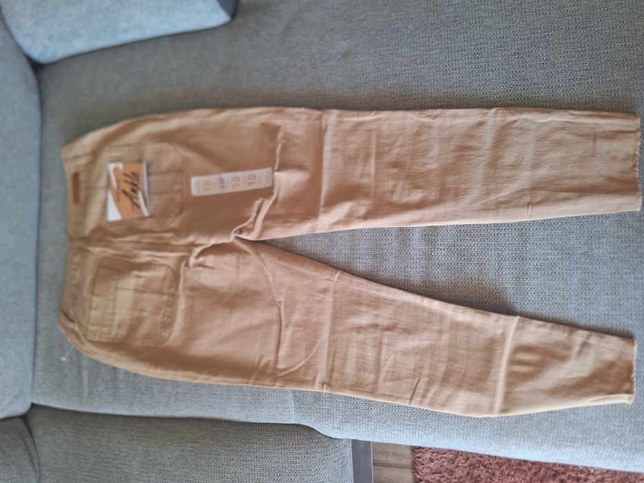 Панталон цвят каки