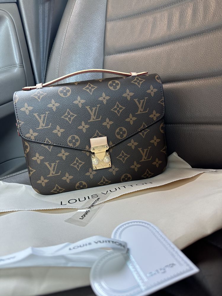 Дамска чанта louis vuitton