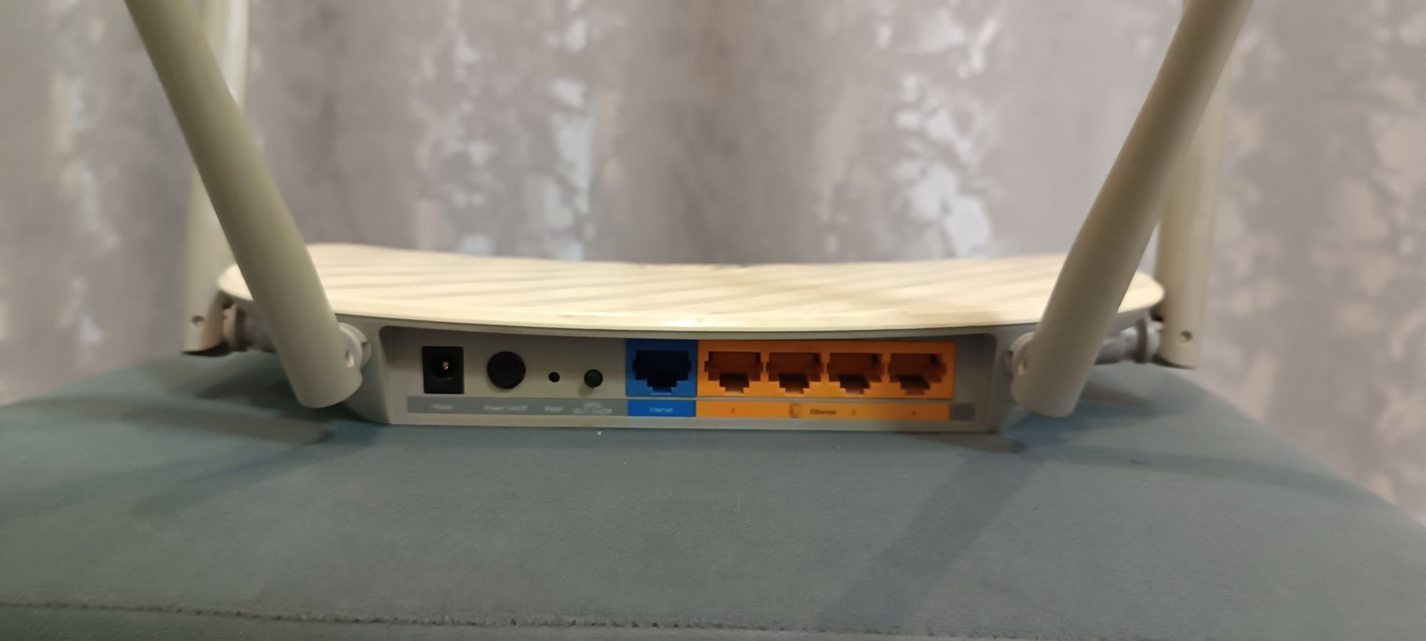 Продаю роутер срочно tp_link