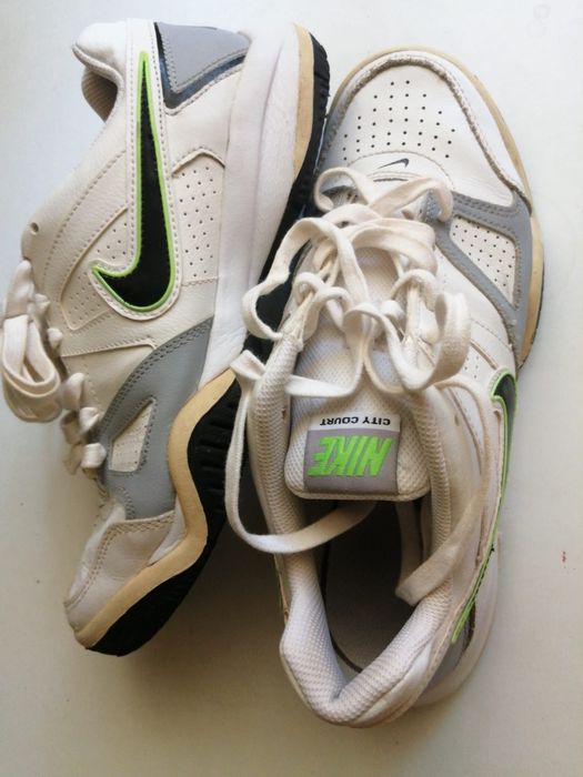 Adidasi nike din piele