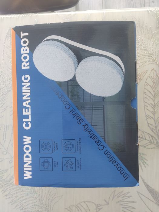 Robot inteligent de curatat geamuri