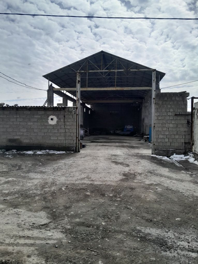 Жомбой Назар махаладаги сех сотилади 10 тоналик кранлари чотки ишлайди