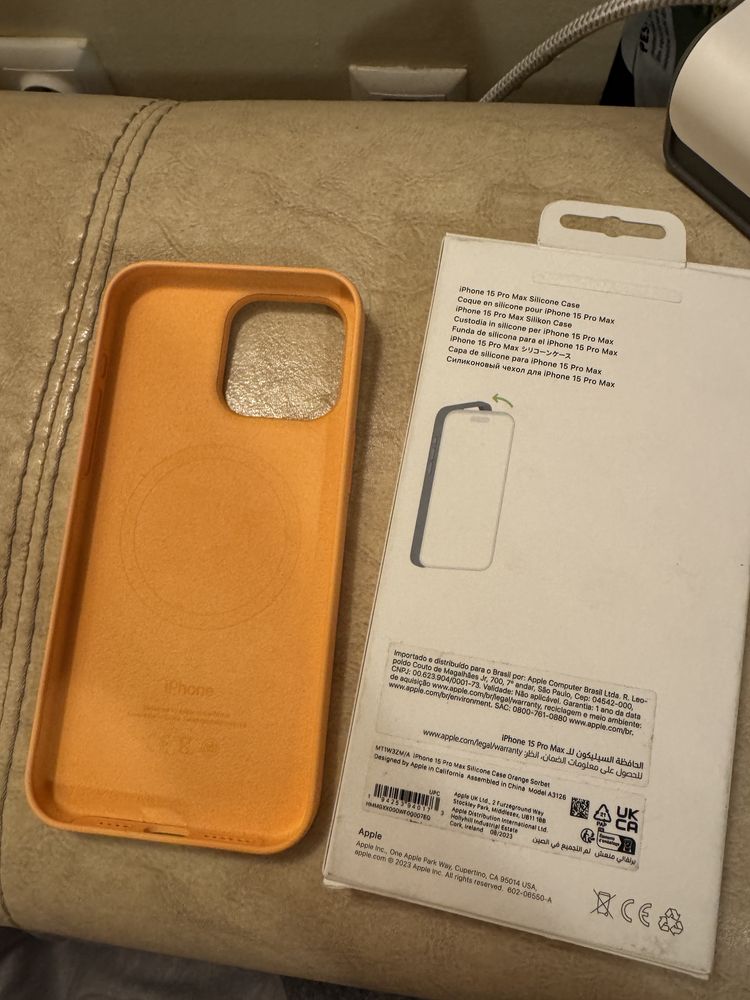 Husă Apple originală pentru iPhone 15 Pro Max