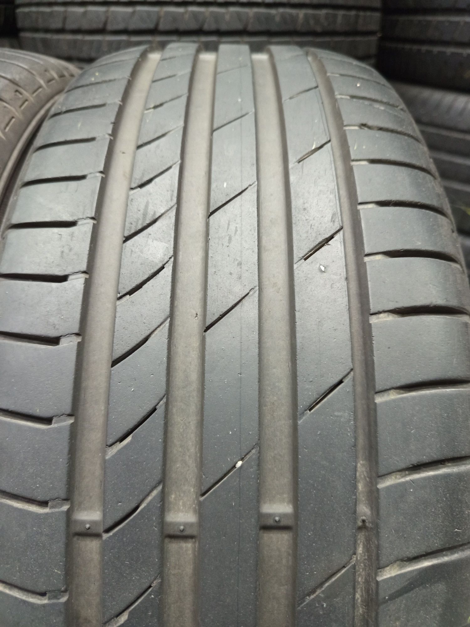 Kumho 215/55/17-4бр дот 4122
