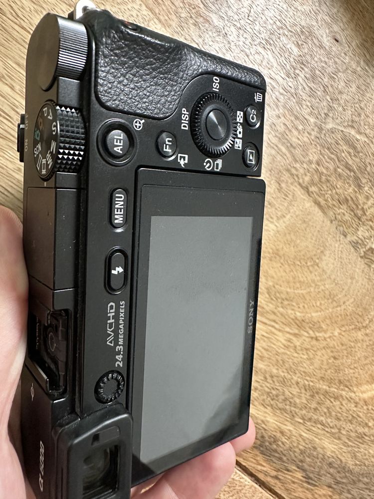 Camera Sony a6000 plus kit lens 16-50mm (plus trepied mic cadou)