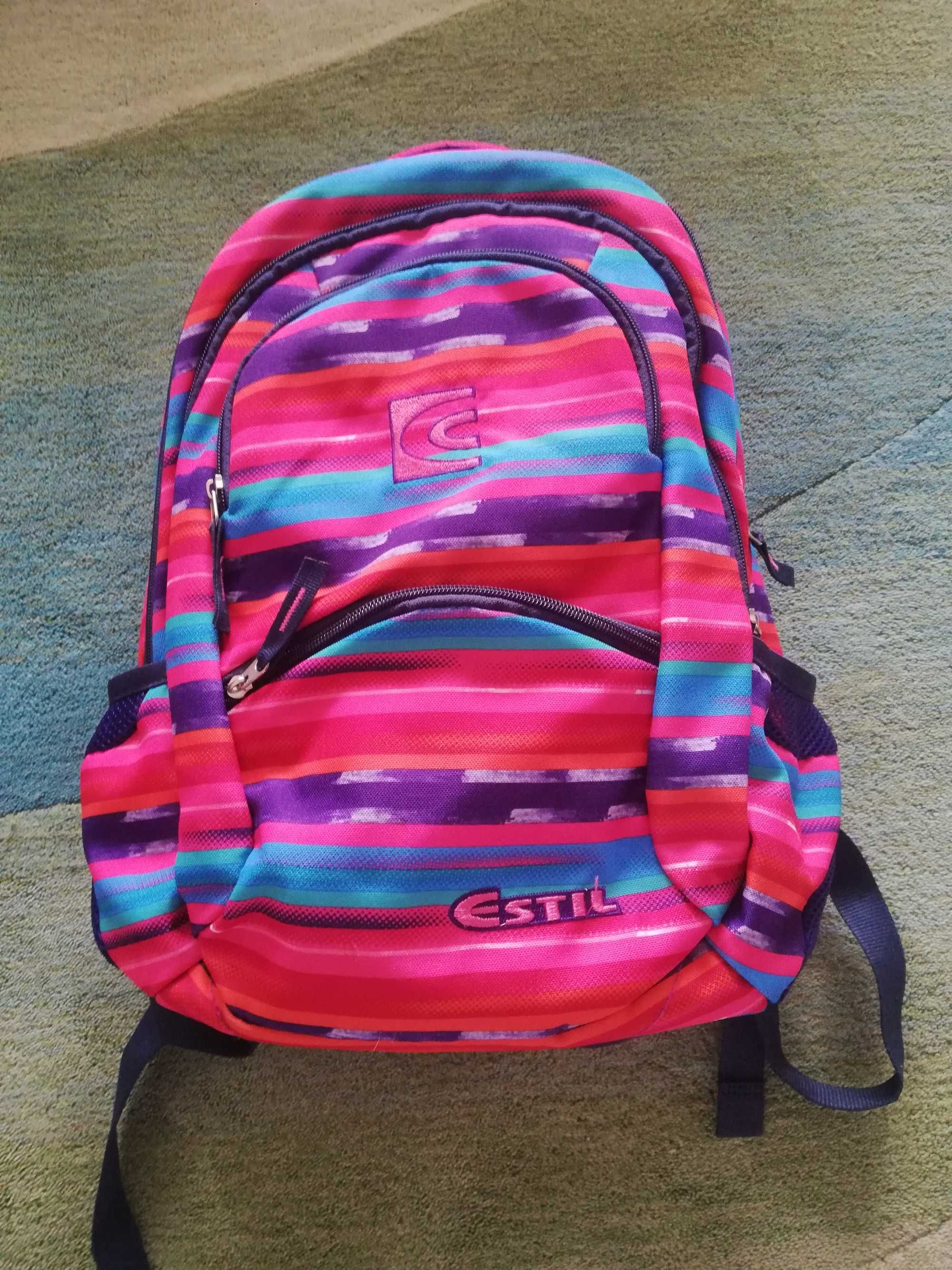 Раничка в свежи цветове, подходяща за ръчен багаж или за училище