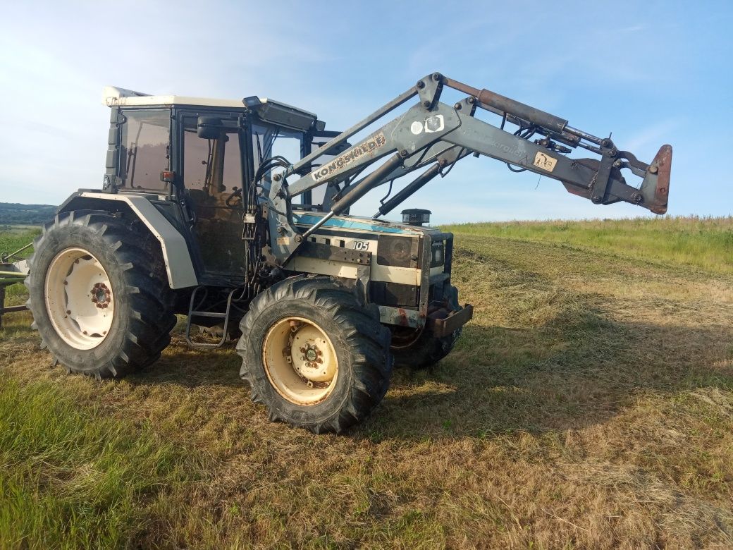 Tractor cu incarcator frontal