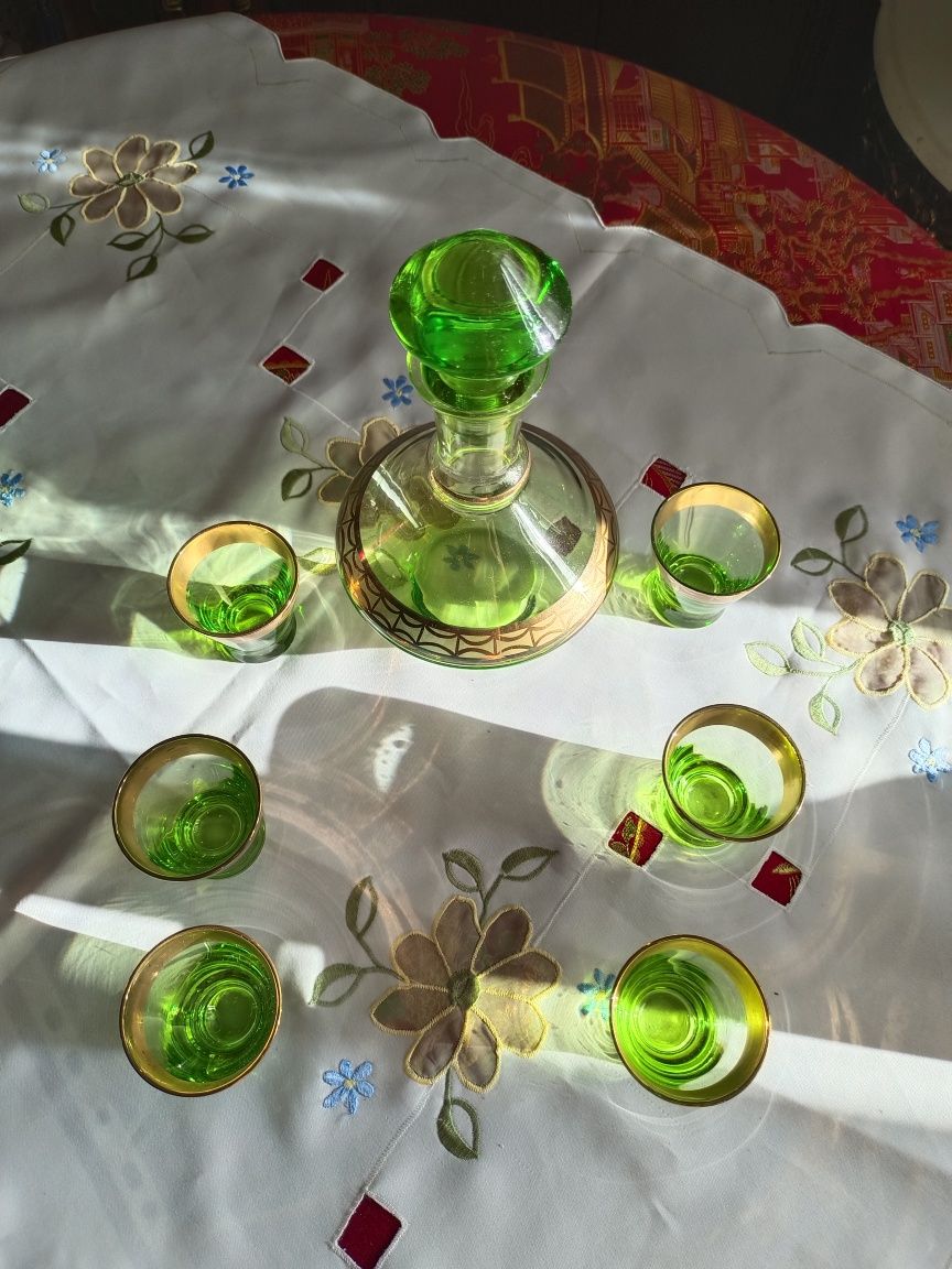 Штоф с рюмками спиртных напитках Чехия Богемия