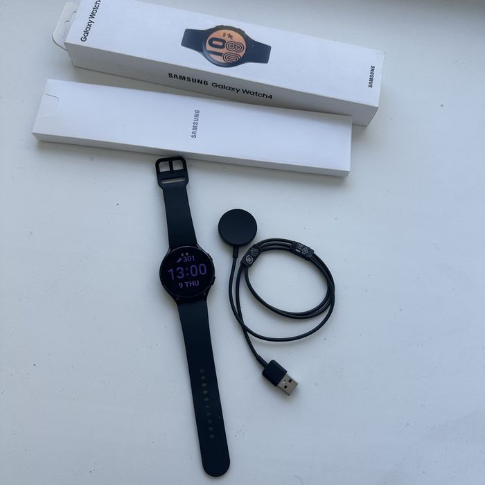 Смарт часы. Samsung galaxy watch 4 цена 20.000 тенге