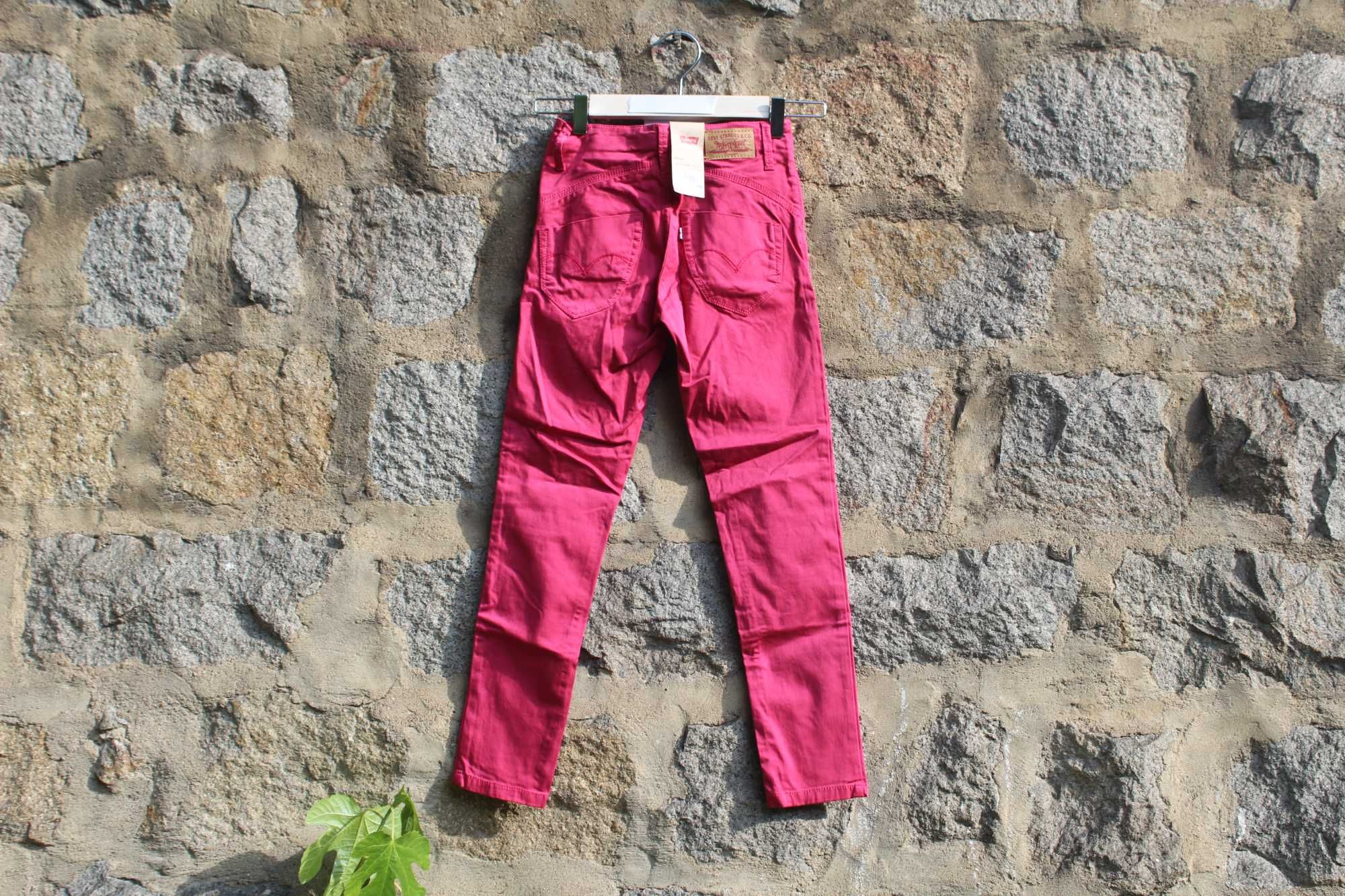 Червен марков ''Levi Strauss"детски панталон.ръст 138 см.