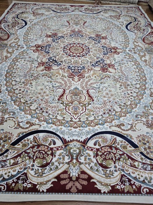 Продаётся ковер в отличном состоянии