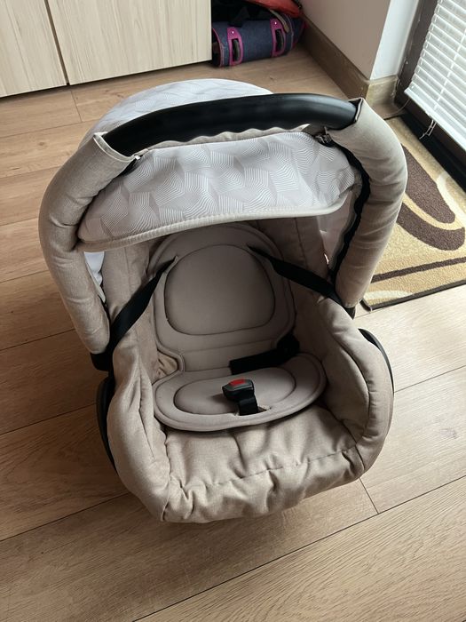 Бебешки кош за кола.