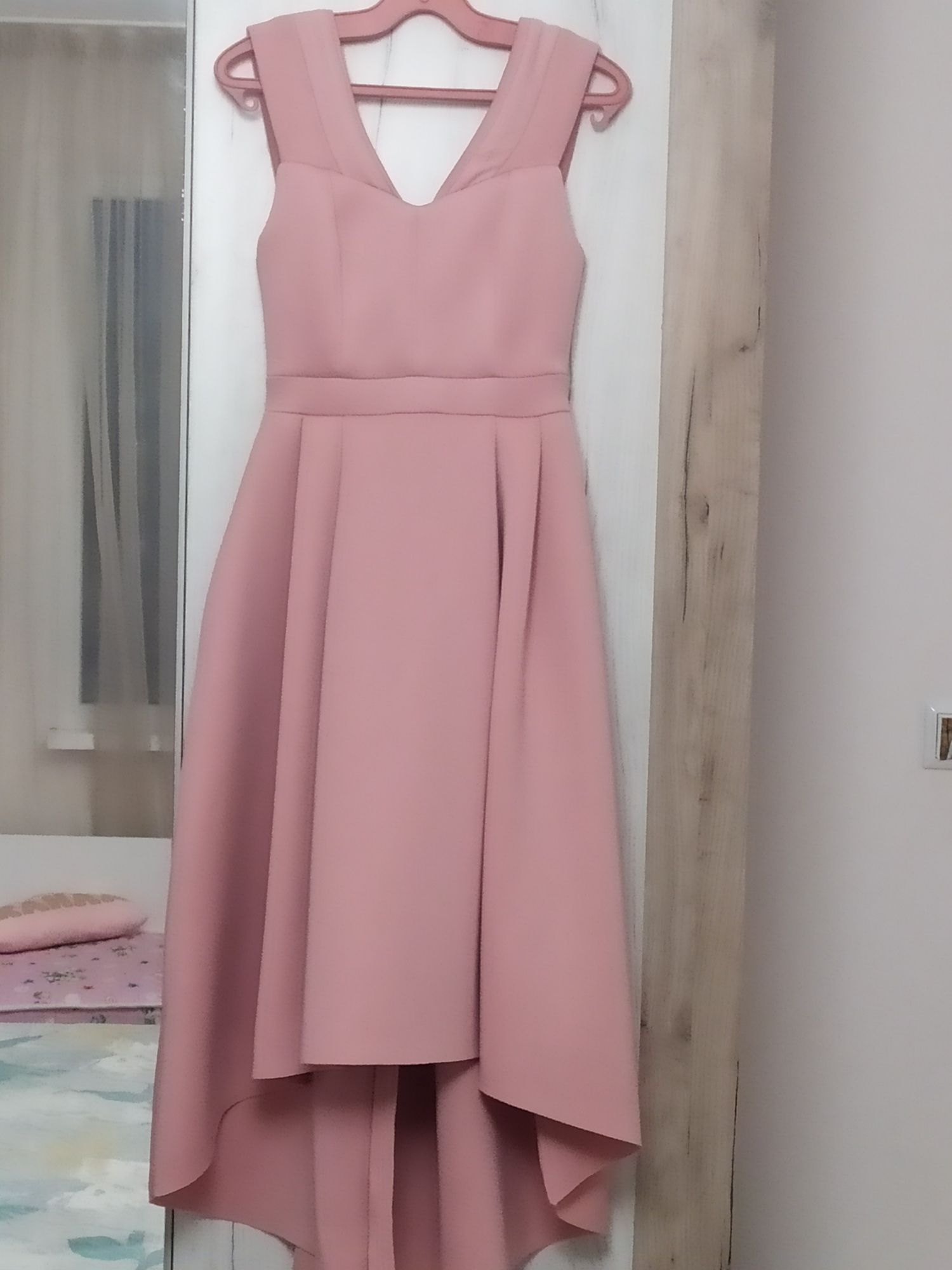 Розова неопренова рокля