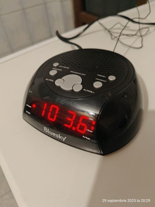 Vând radio cu ceas