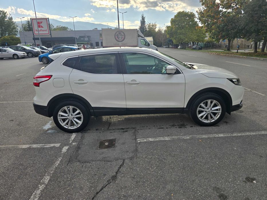 Продавам Нисан Кашкай