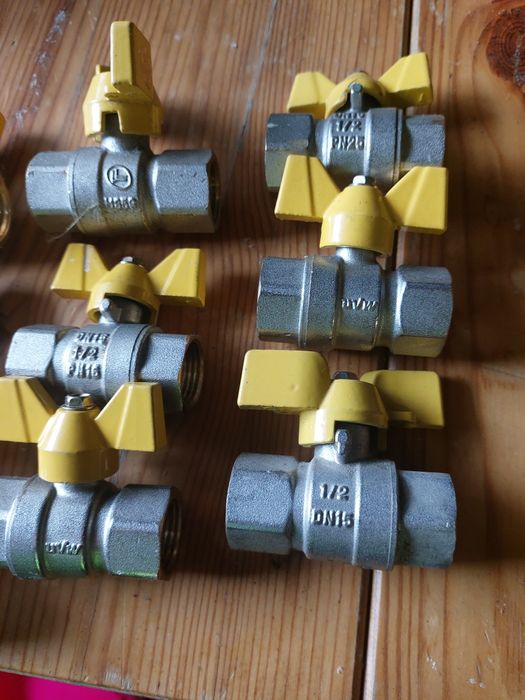 Vând robineți mai multe modele