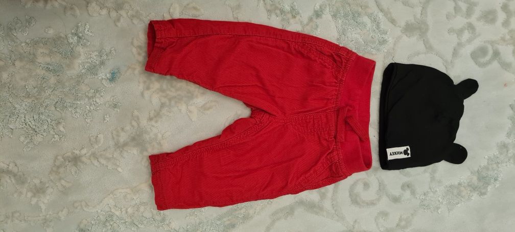 Vand lot hainute bebe pantaloni, caciulite, bodyuri