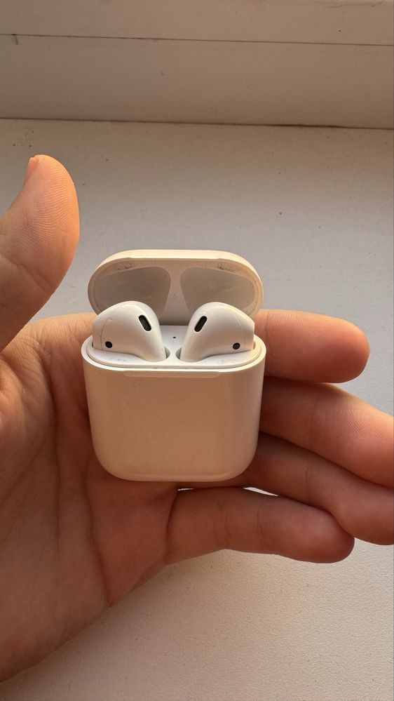 Airpods оригинал коробка нет.