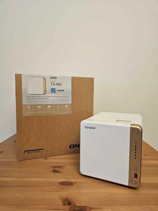 NAS Server QNAP TS-462 8GB + 1TB SSD Nou, Impecabil, Cutie Mega Ofertă
