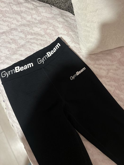 Прекрасен черен клин на GYM BEAM, вталява и оформя