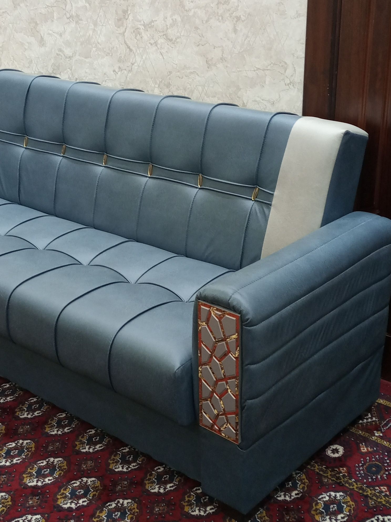 Divan rasqladnoy