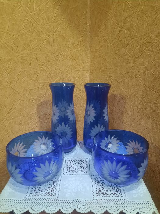 Сет из 4х ваз " Ромашки" , винтаж, цветное кобальтовое стекло, алмазна