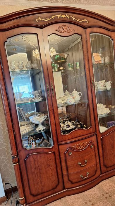 сервант в зал, в гостинную