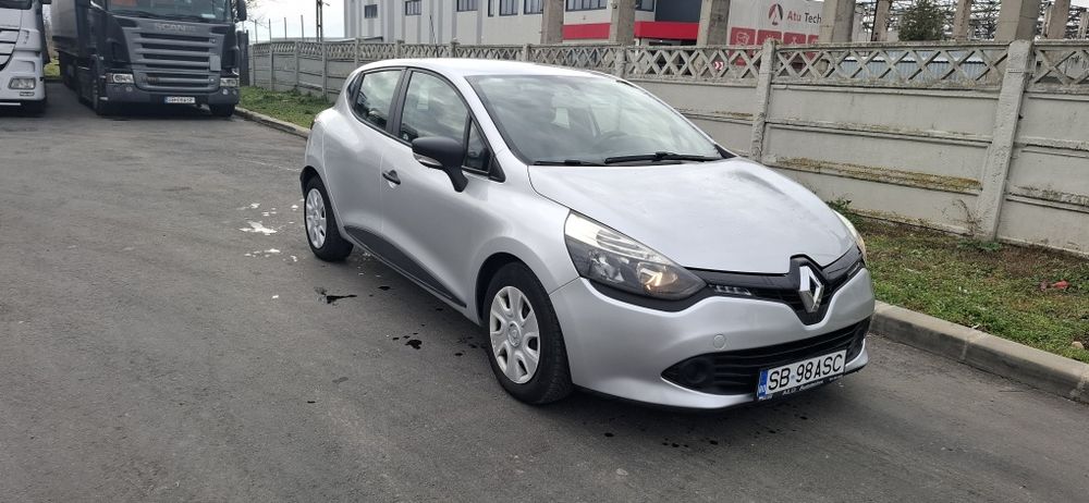 Vând Renault clio
