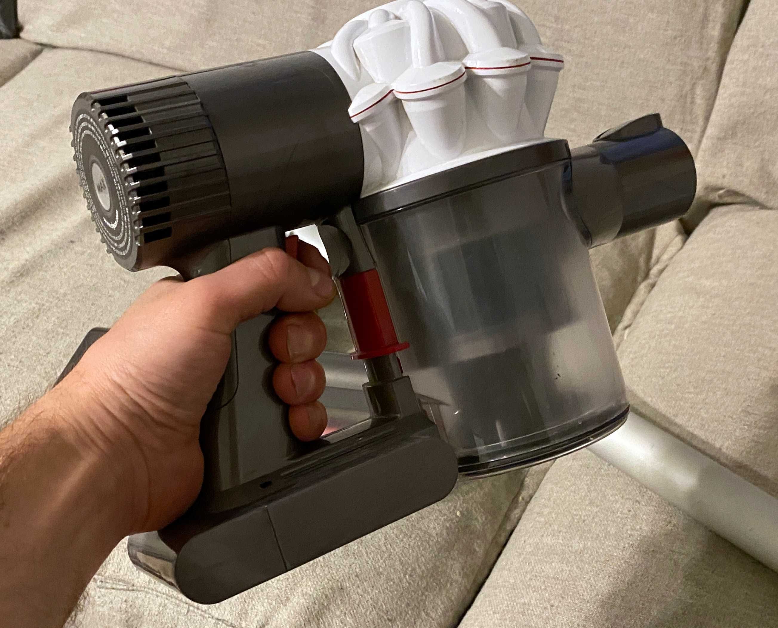 Aspirator Dyson V6 bateri ca noua incarcator - stare f buna