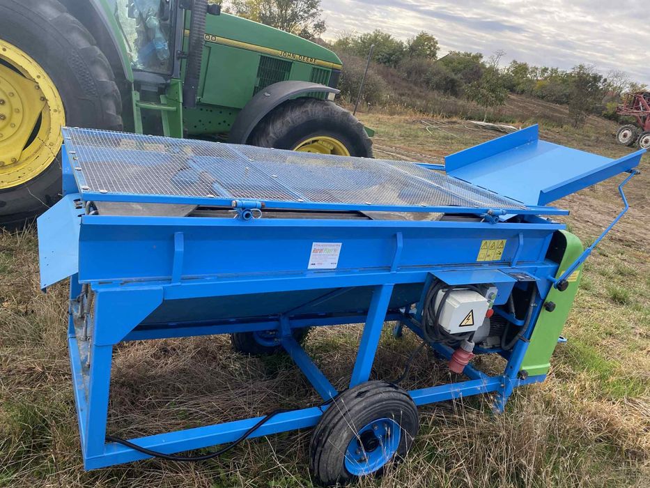 Linie complecta ceapa ,semanatoare,utilaj taiat frunze, masina de scos