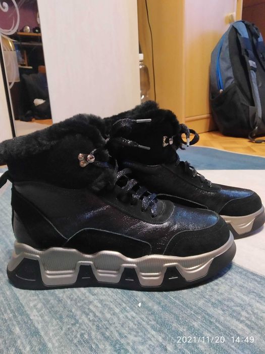 Ботинки женские зимние  размер 38-39