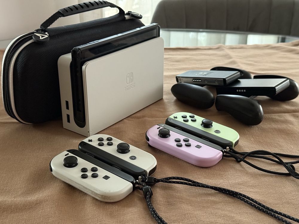 Nintendo Switch OLED white + EXTRAS