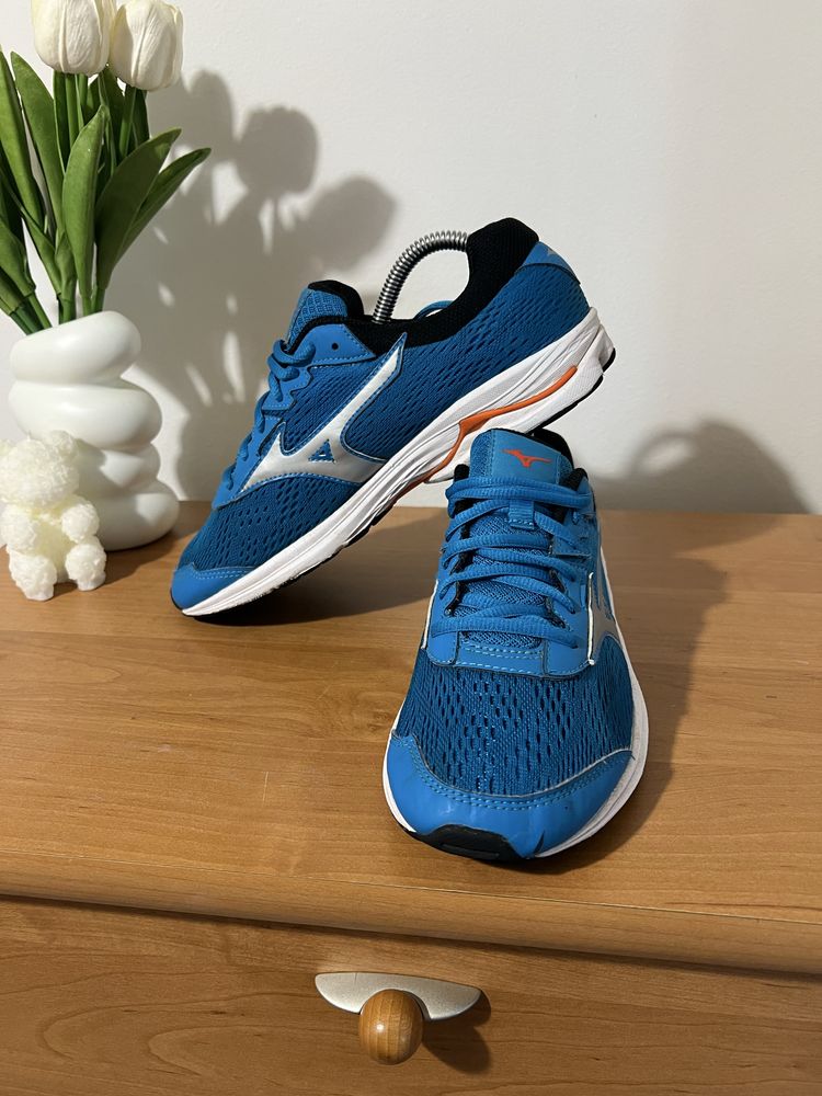Оригинални маратонки mizuno 39 номер