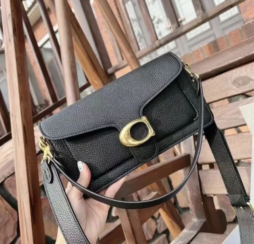 Coach чанта в различни разцветки
