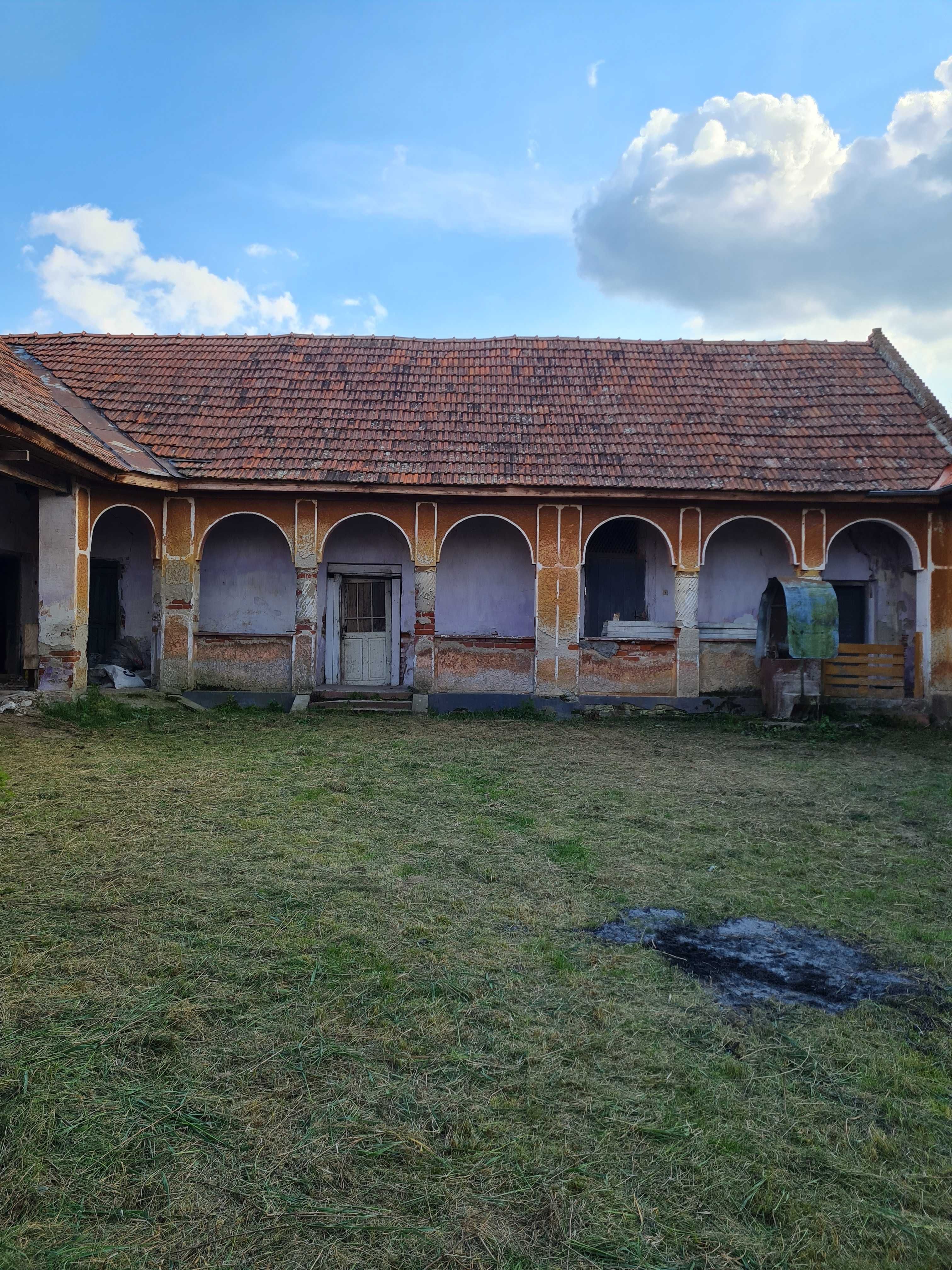 Sârbova. Casă veche de vânzare