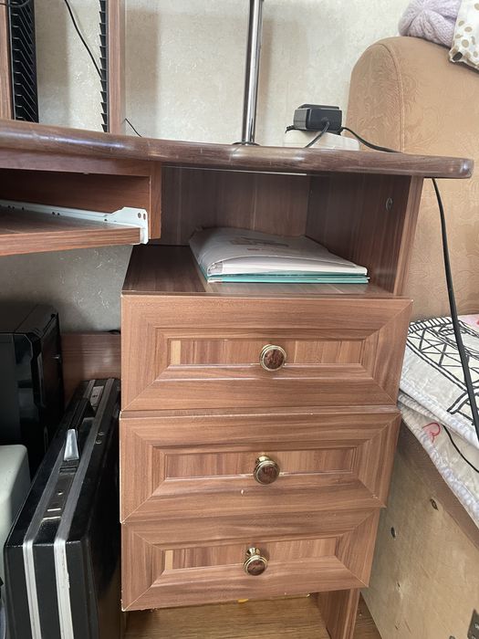 Продается компьютерный стол