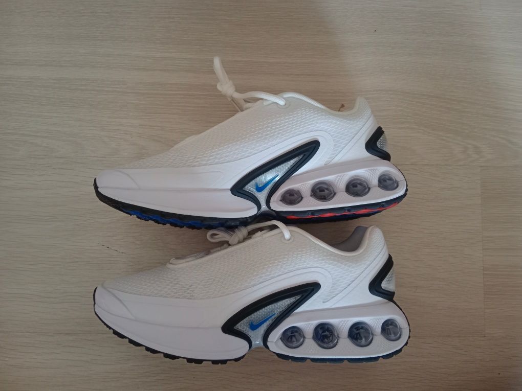 Nike air max dn.