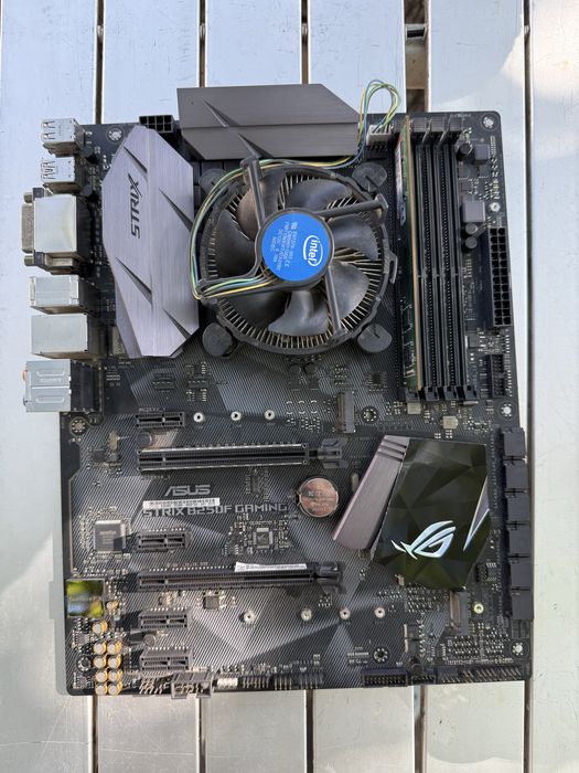 Материнская плата в сборе Asus Strix B250F