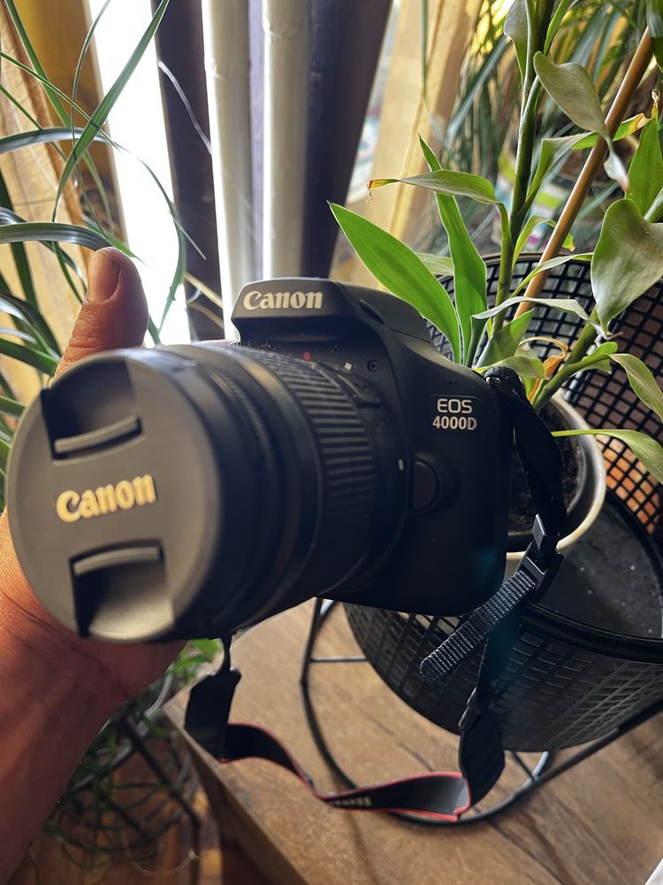 CANON eos 4000D чисто нов в гаранция