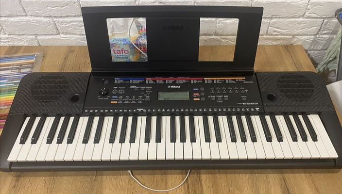Синтезатор  Yamaha е263