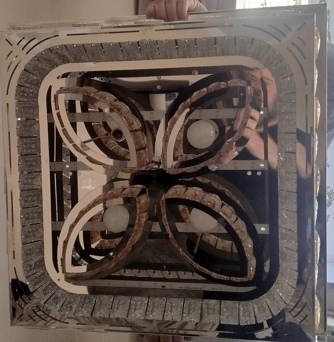 Продается люстра