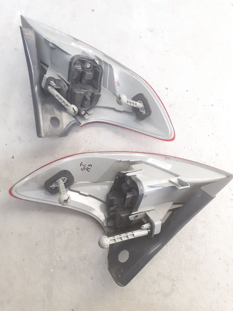 Lampă Triplă Stop Stânga Dreapta Spate Aripă Renault Megane 3  Scurt