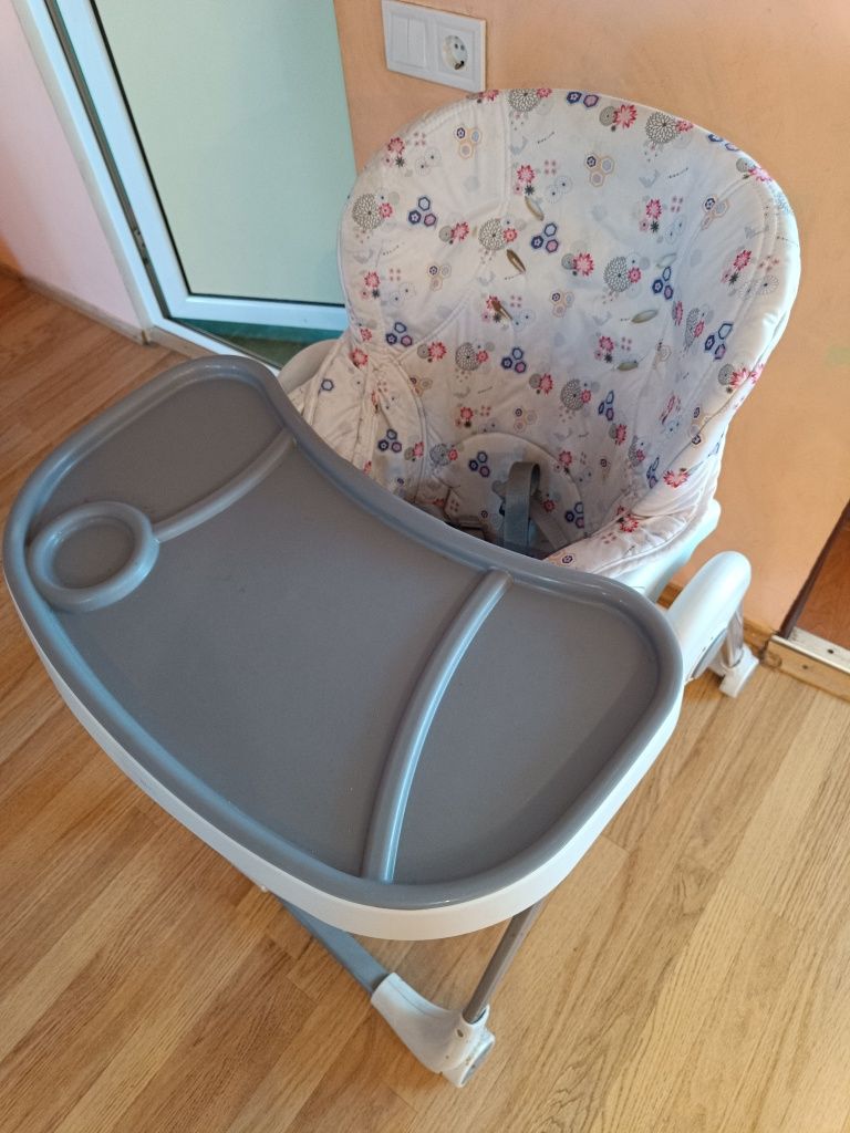 Scaun de masa pentru bebeluși