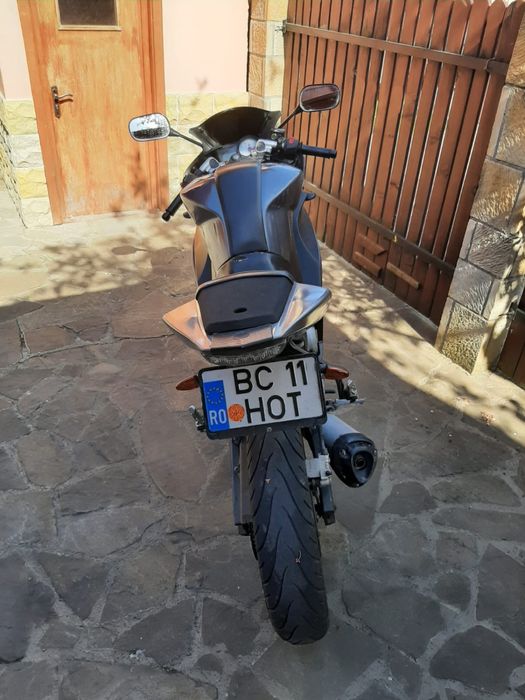 Yamaha YZF r125.