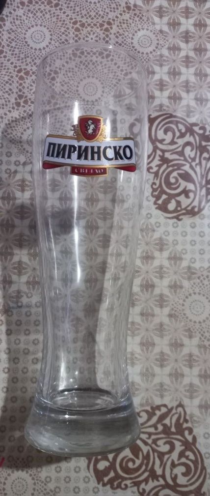 Чаша за бира, уиски и коледни кутии