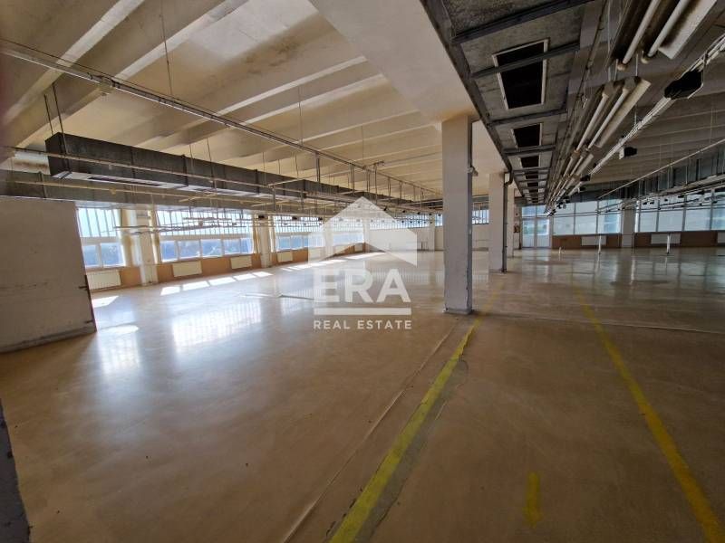 Продава се Промишлена сграда в Опака - 2952 кв.м за 221 €/кв.м - Снимка #3