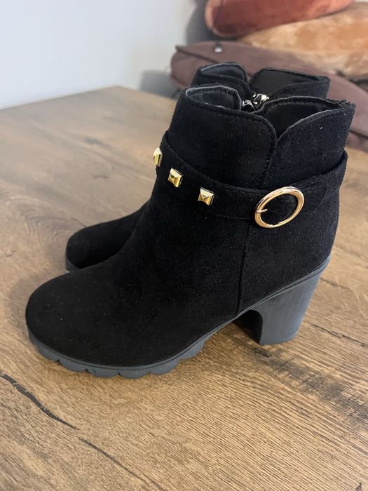 Ghetute marimea 35 noi