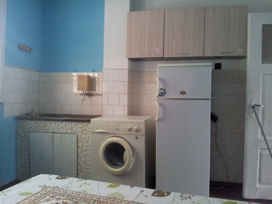 Под наем къща главната улица
