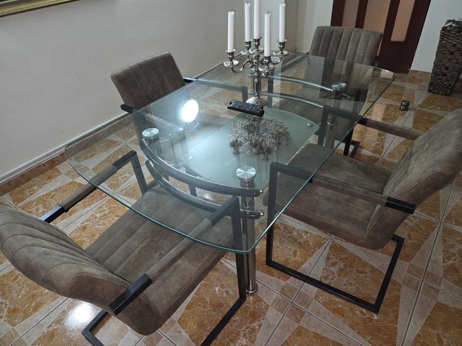 set masa sticla bucatarie si 4 scaune