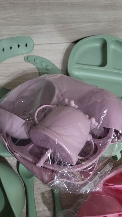 Силиконовые детские посуды.